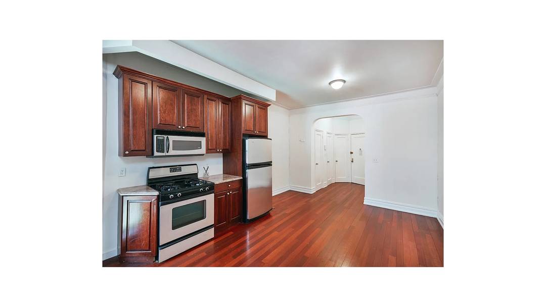 Available for the first time in four years, this bright and spacious one bedroom apartment is found on one of the most central and convenient blocks of the Upper East ...