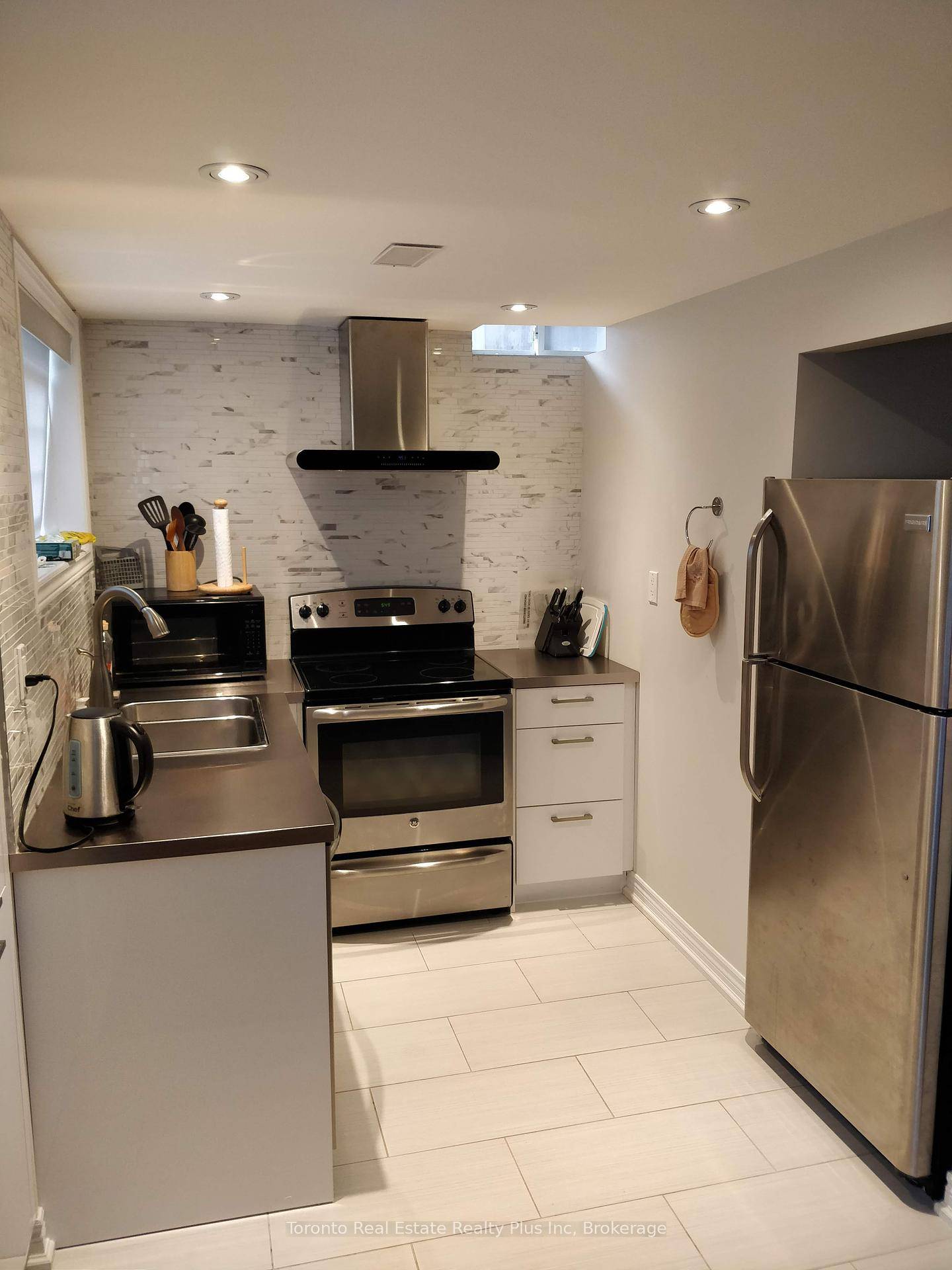 1 bdrm fully renovated basement apartment with separate private entrance.