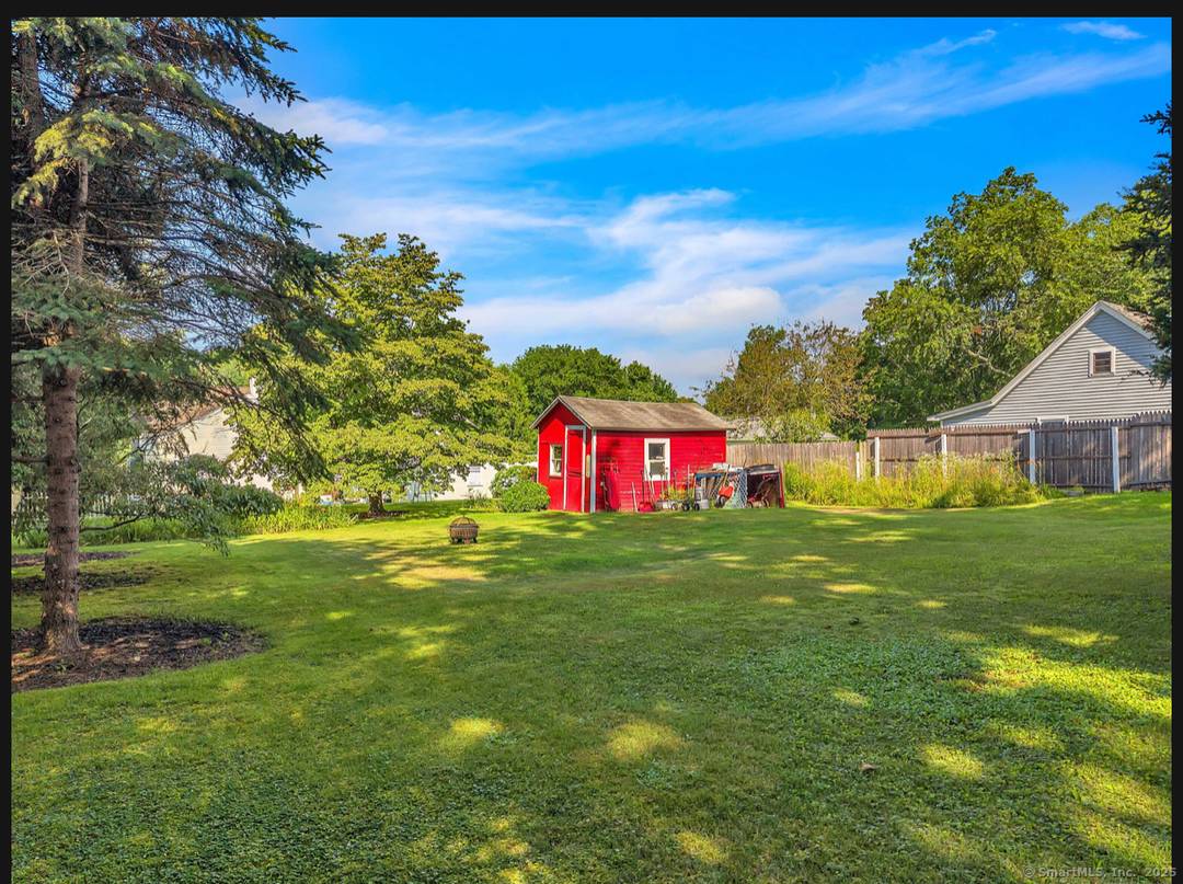 Downtown Old Saybrook Home First Floor Primary Suite Walk to Town Beach.