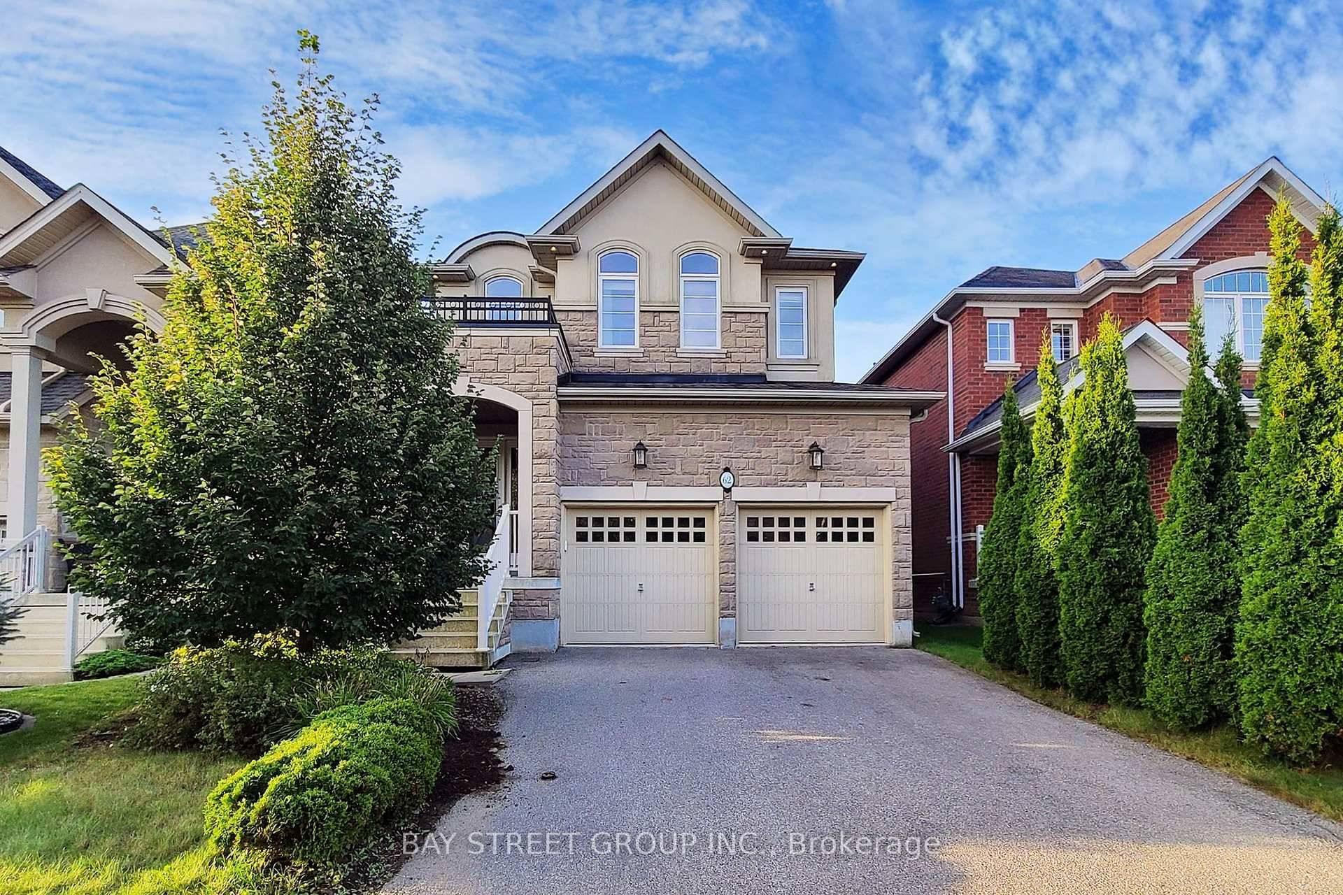 Beautiful House located at Meadowlands Neighborhood, with 4 bedrooms and 3 bathrooms, Primary Bedroom with 5Pc Ensuite amp ; Walk In Closet.