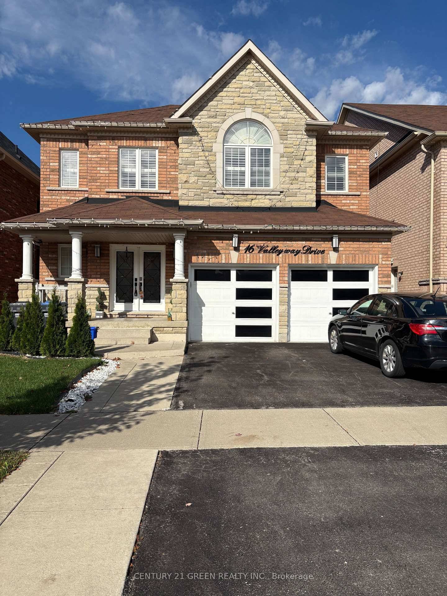 Welcome to beautiful 4 Bedroom Detached house for Lease.