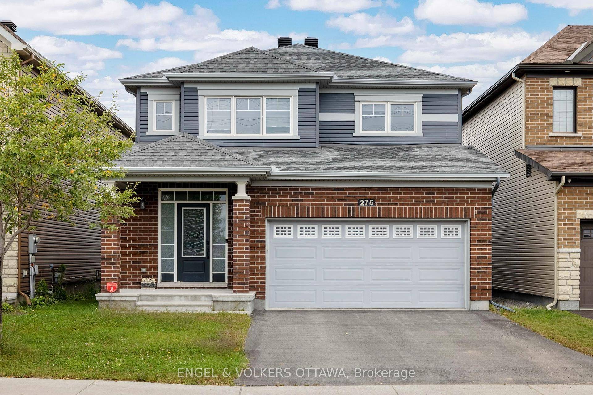 Welcome to this meticulously maintained detached home located in the sought after family friendly neighbourhood of Kanata Arcadia.