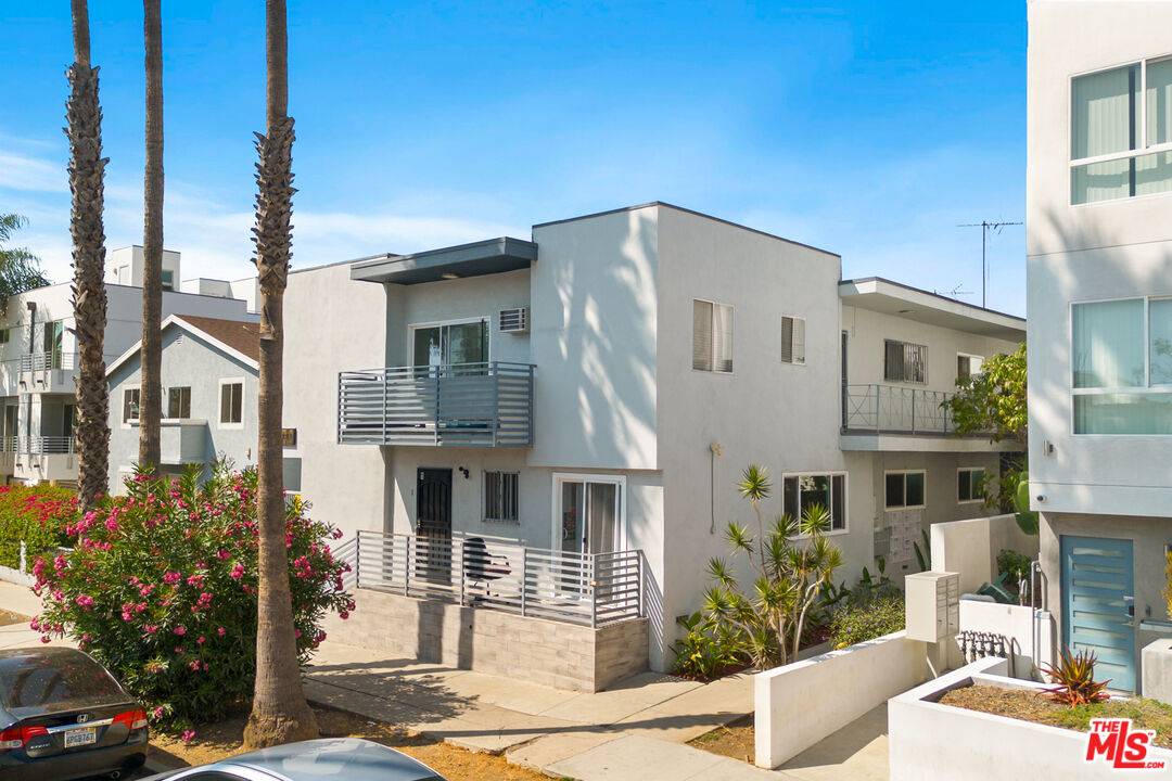 5933 Barton Ave 12BR Hancock Park La