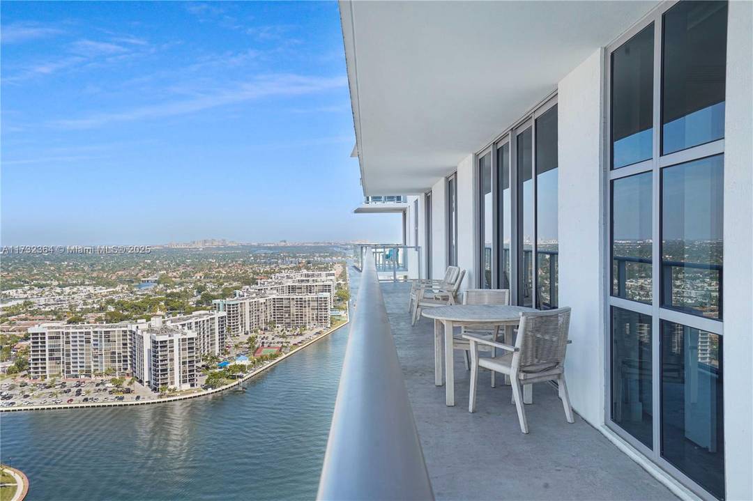READY TO SELL ! ! ! Live the dream in this stunning 3 bedroom, 2 bathroom high floor corner unit offering breathtaking ocean and intracoastal views !