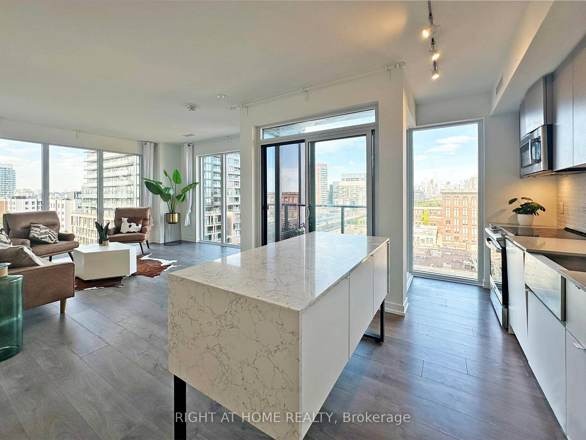 Bright and luxurious, FURNISHED 3 Bed Den, 2 Bath suite in RARE South East corner peninsula of XO Condos.