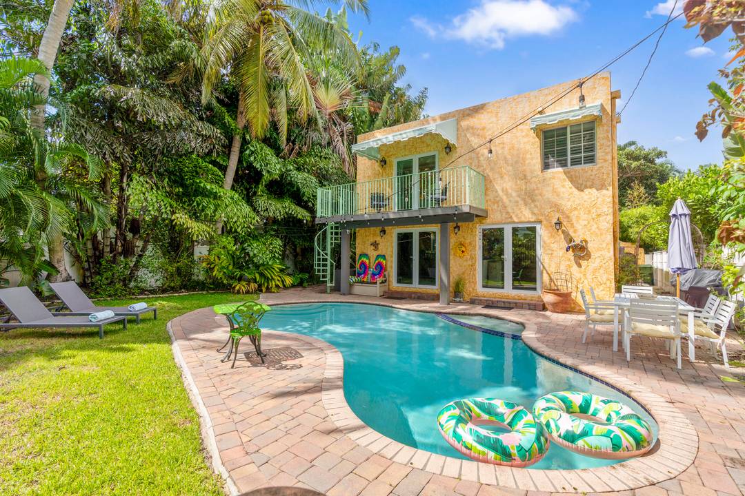 Luxury Furnished Home in Prestigious Rio Vista Walk to Las Olas Rare opportunity to live in one of Fort Lauderdale's most desirable neighborhoods.