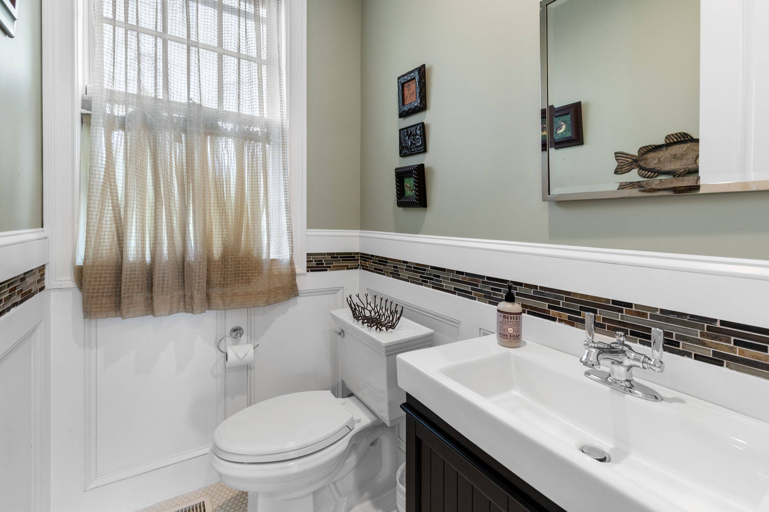 Bridgehampton Village 6 Bd, Pool and WHAT A GREAT HOUSE!