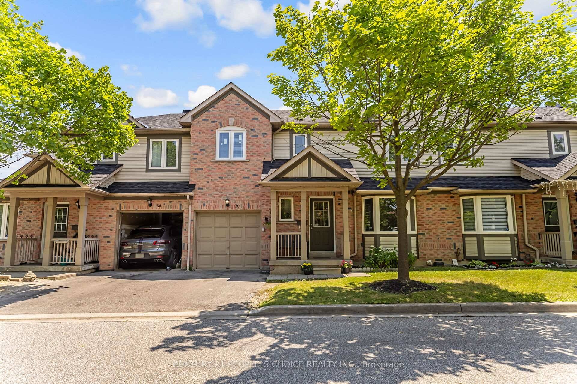 Prime Location ! Spacious Full Of Light Town Home With Separate Living And Family Room.