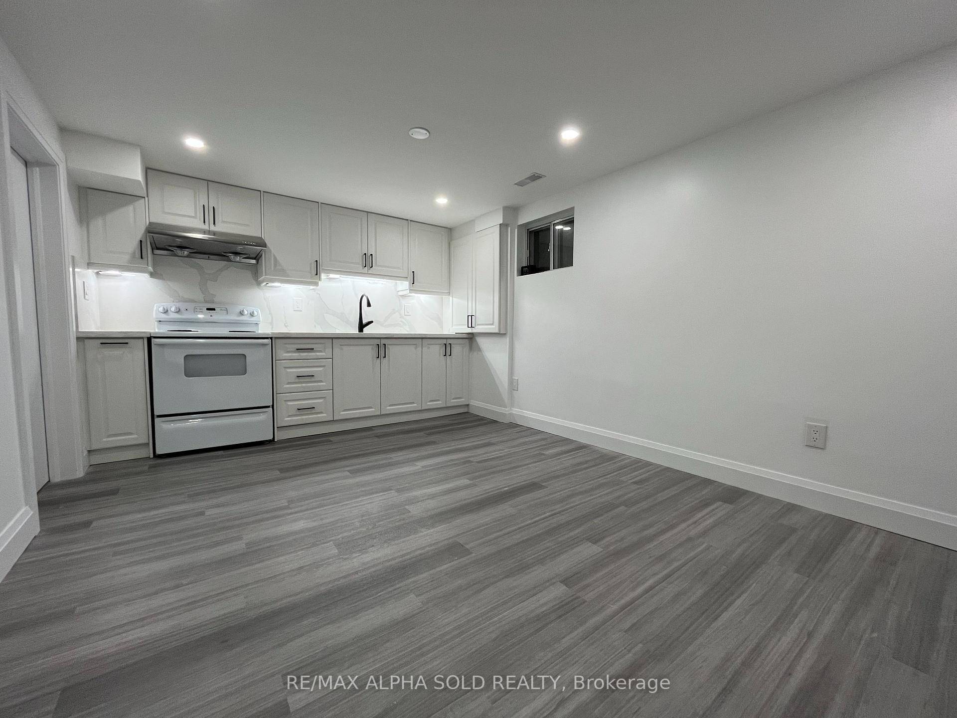 Located At A Sought After Pleasant View Neighborhood.