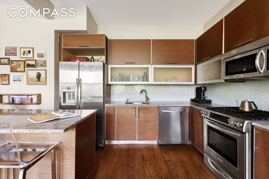 Old world charm meets modern convenience in this spacious 2 bedroom, 2 bath condo in the heart of vibrant South Harlem.