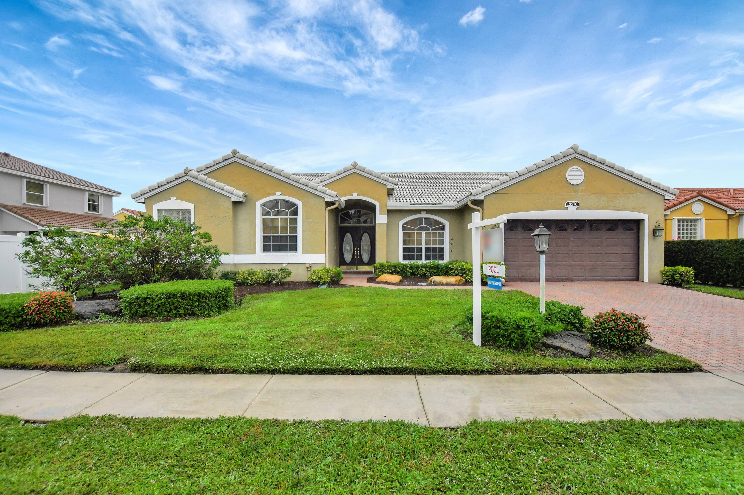 Beautiful 4 bedroom, 2 bath one story home w screened in pool, lake views on a cul de sac street.