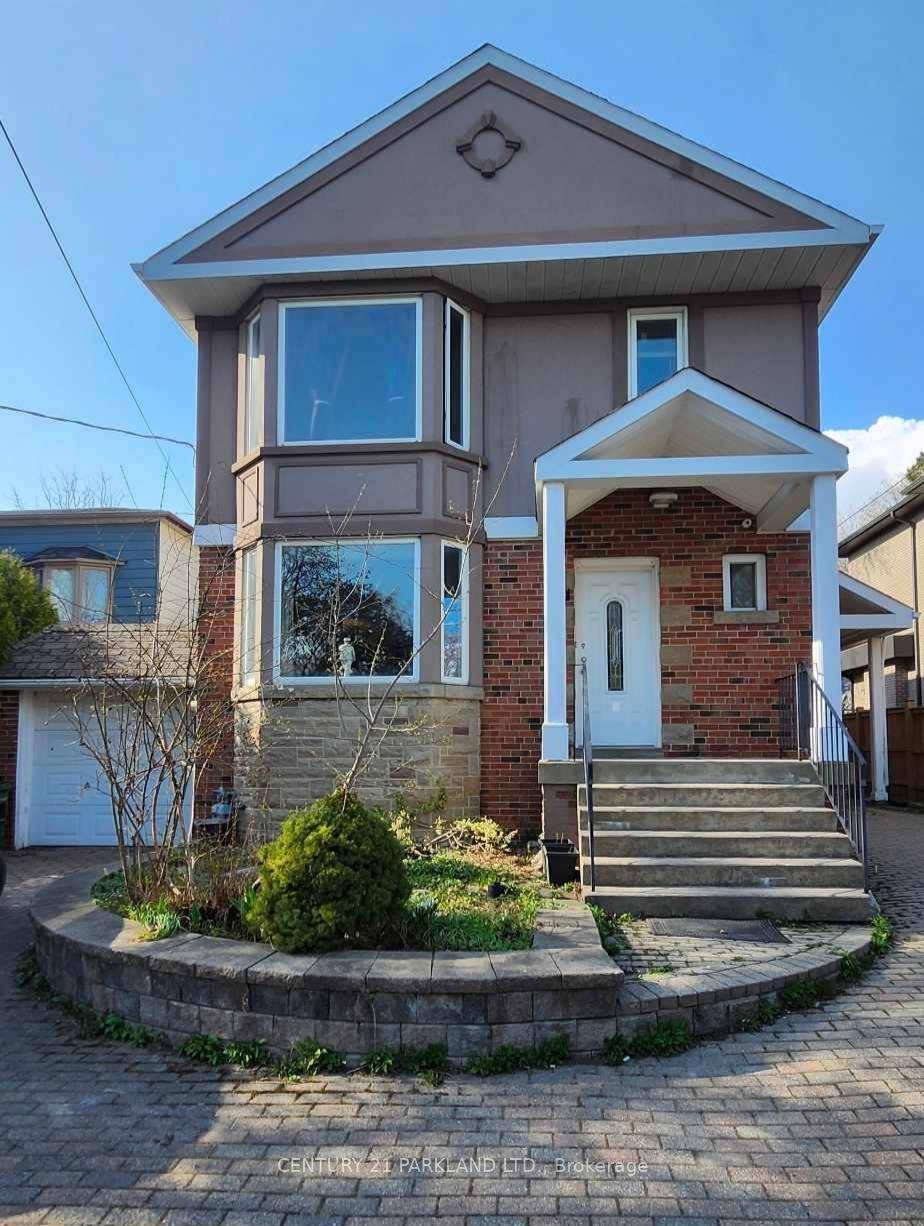 Less Than 3Min Walk To Subway And Yet Spacious 4 1Br 4Bth Family Home In Highly Sought After Lansing Westgate Community !