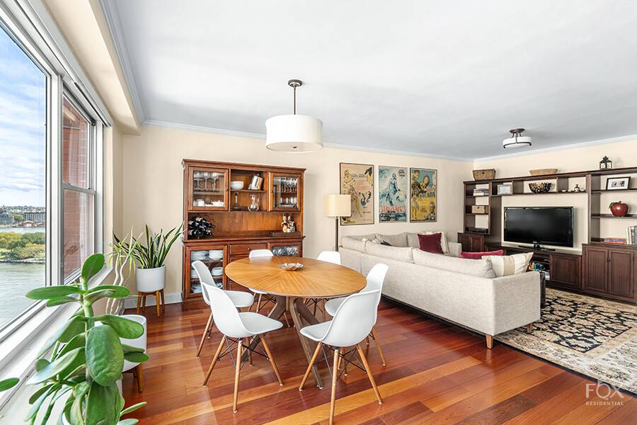 Peaceful Upper East Side Gem with Spacious Layout amp ; Natural Light Situated in a quiet enclave of the Upper East Side, Apartment 14A at 75 East End Avenue is ...