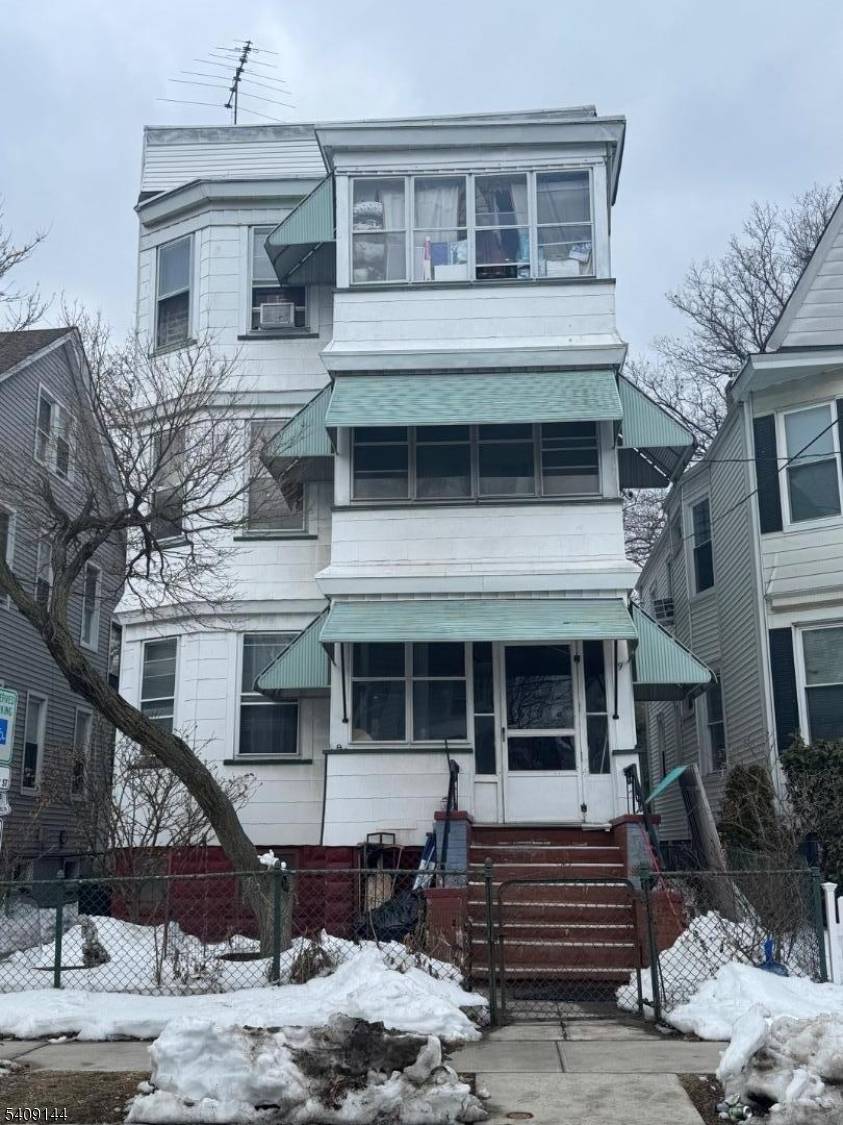 Great three unit property with two bedroom each unit.