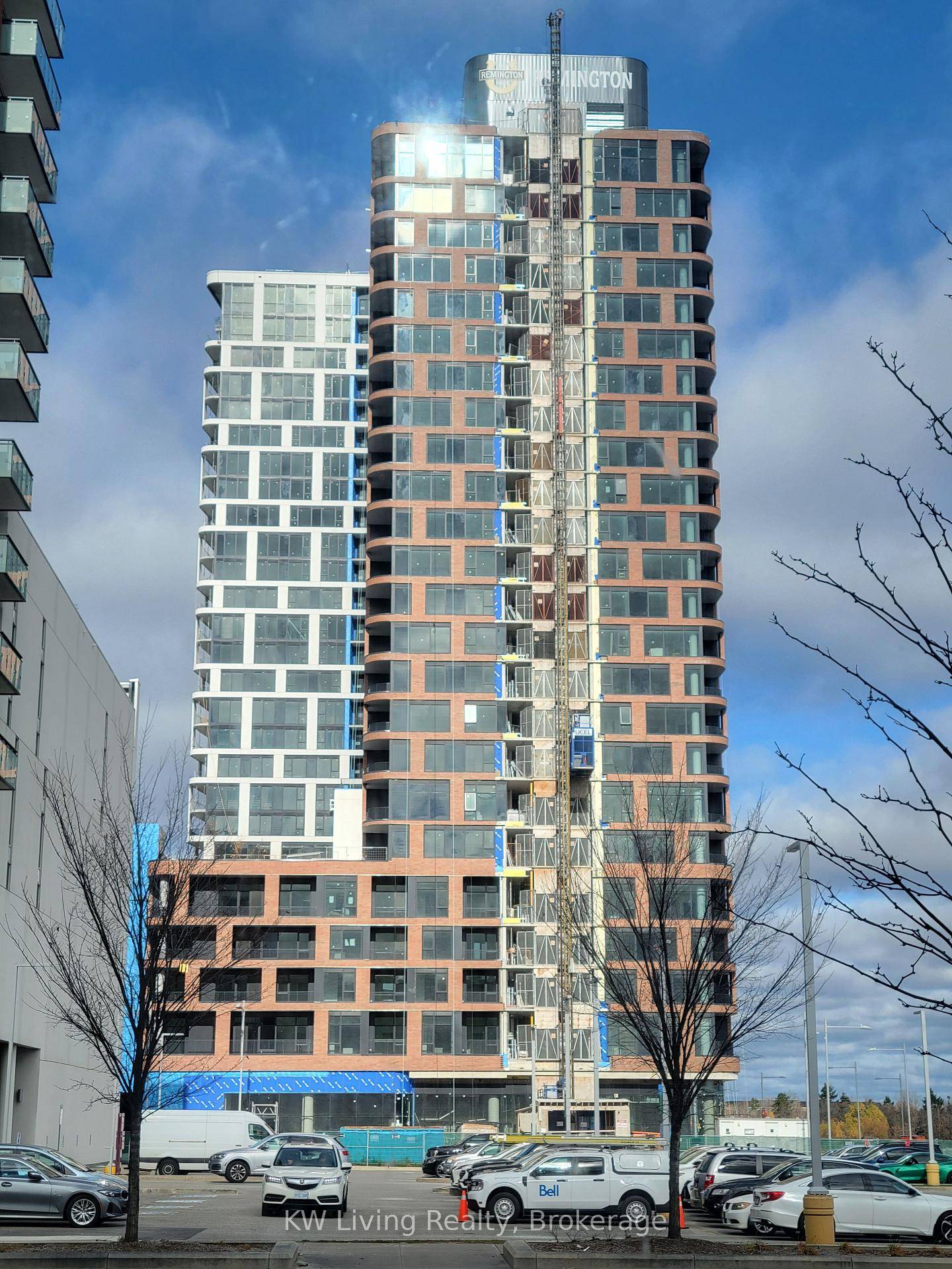 Luxury One Bedroom Den Unit At Gallery Square Located at Downtown Markham.