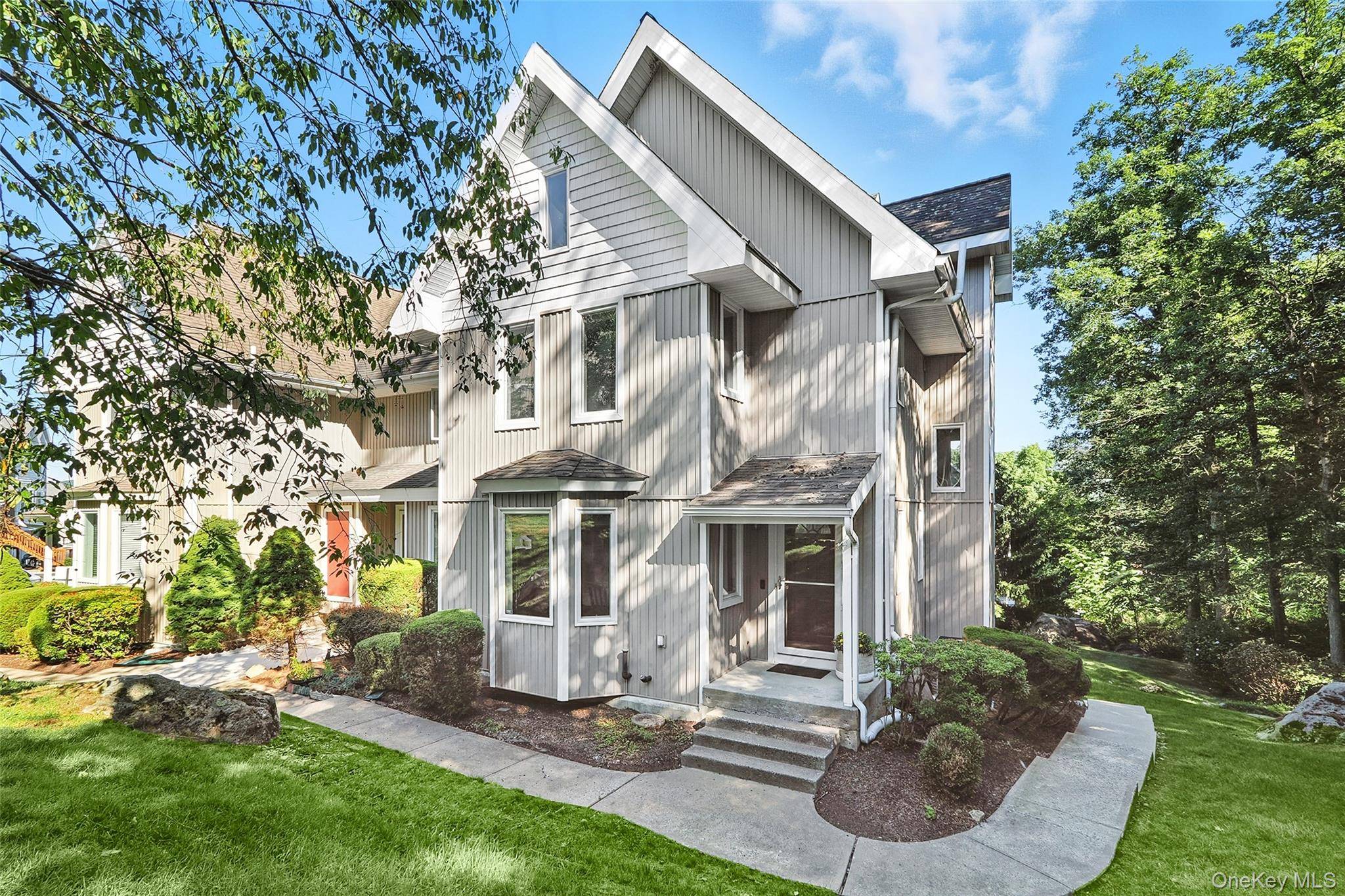 Bright End Unit Townhouse with mountain Views in Corbin Hill offers privacy, abundant natural light, and generous living space.