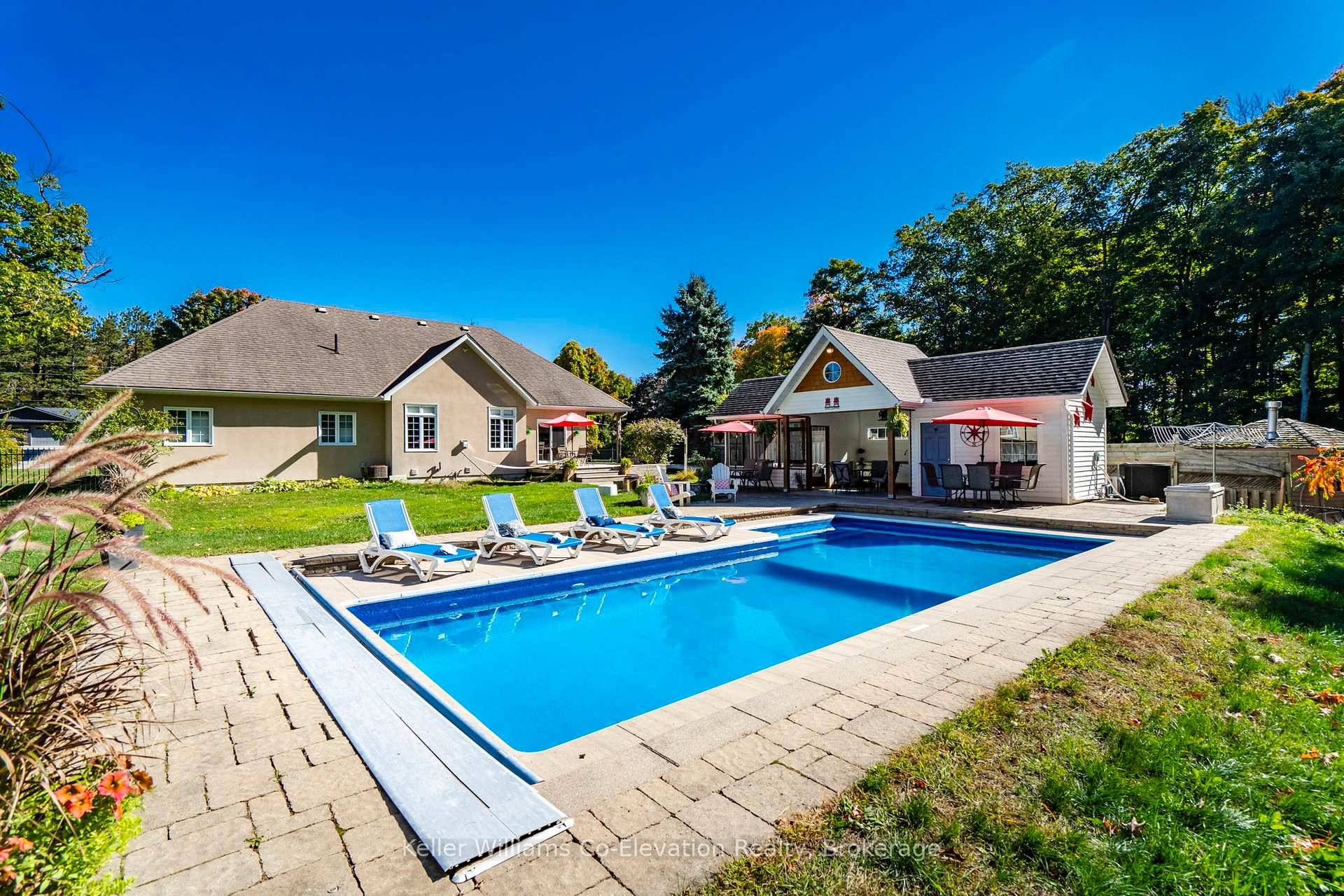 This one has it all ! Sprawling 2000 sq.