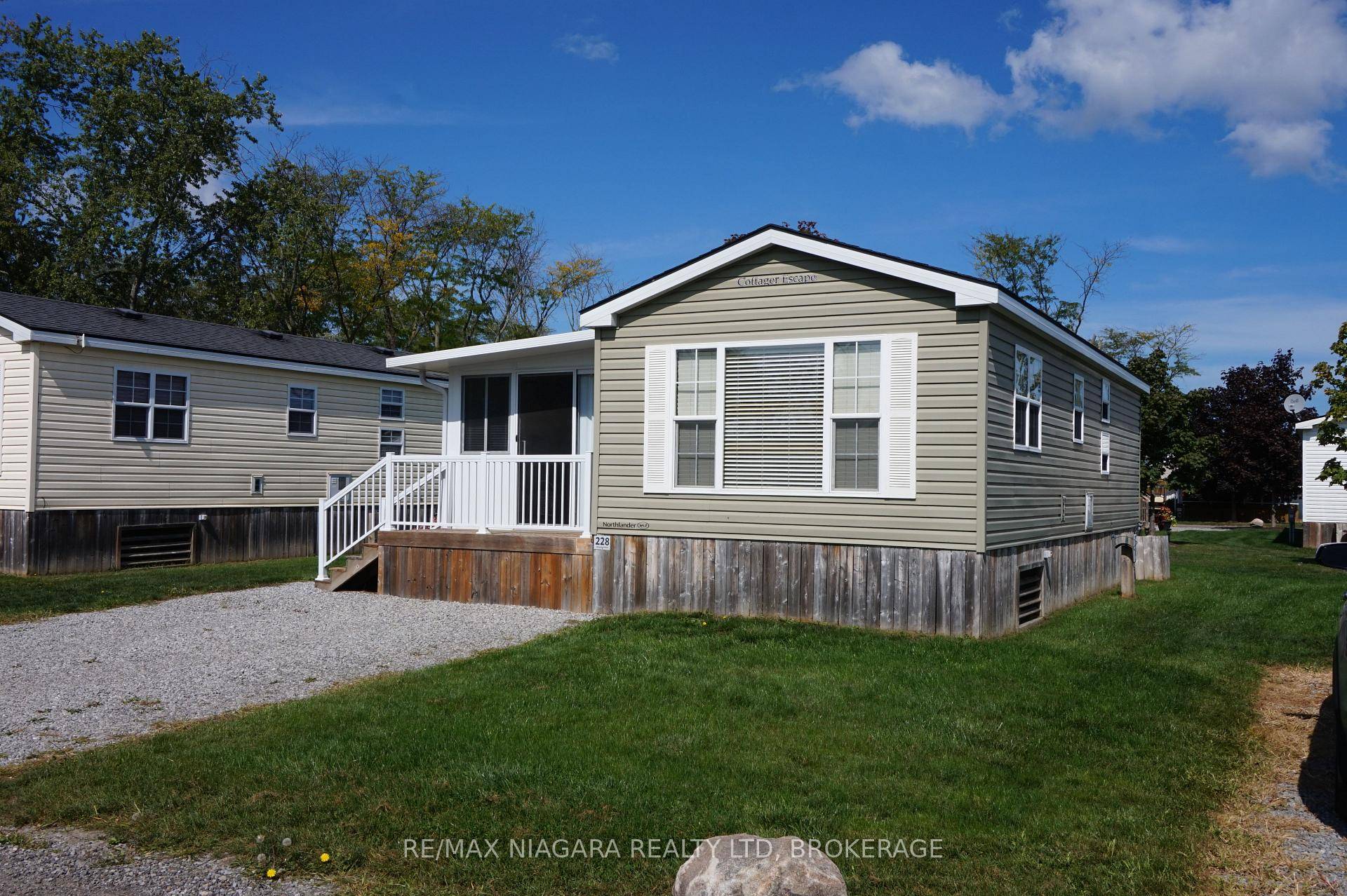 Welcome to your perfect seasonal escape in Niagara on the Lake, surrounded by lush vineyards and peaceful scenery.