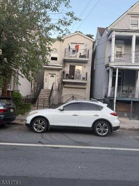 This property is well maintained, good for first time buyer investors, this a well maintained building.