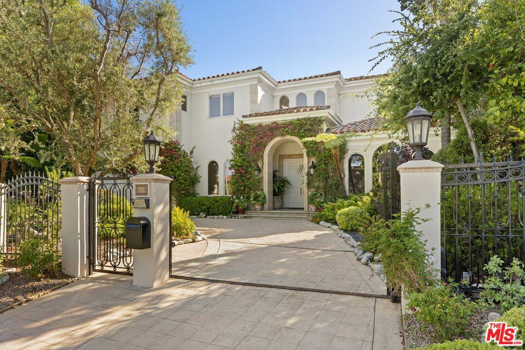 625   Foothill Rd 6BR Beverly Hills Post Office | B.H.P.O. La