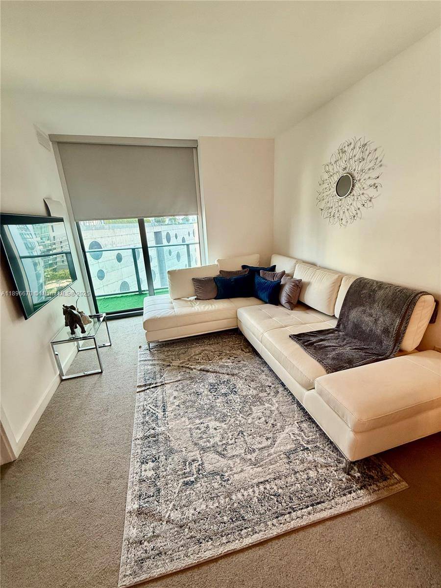 Beautiful unit in Paraiso Bayview.