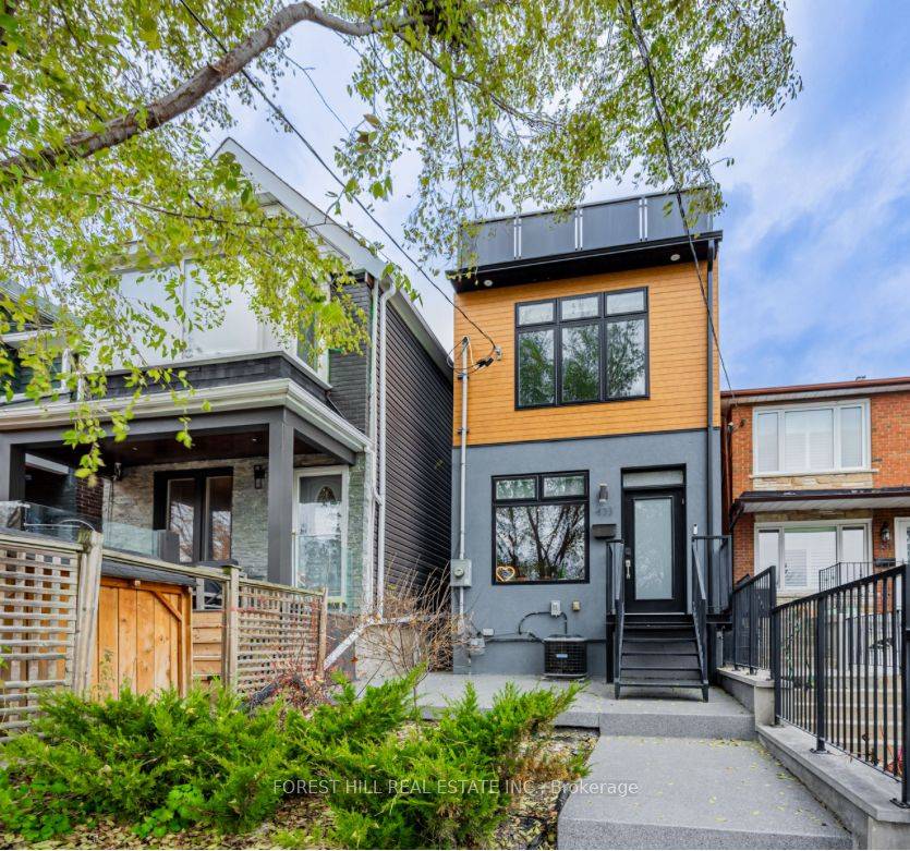 Welcome to 433 Ashdale Ave in Greenwood Coxwell neighbourhood.