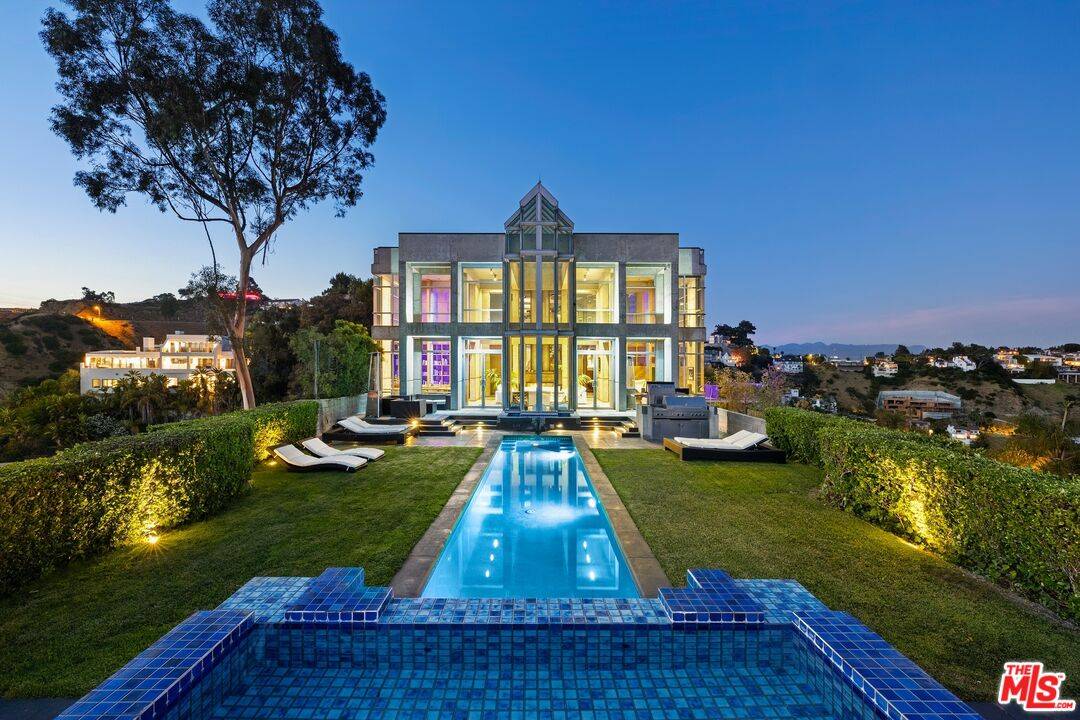 2260   Sunset Plaza Dr 7BR Sunset Strip La
