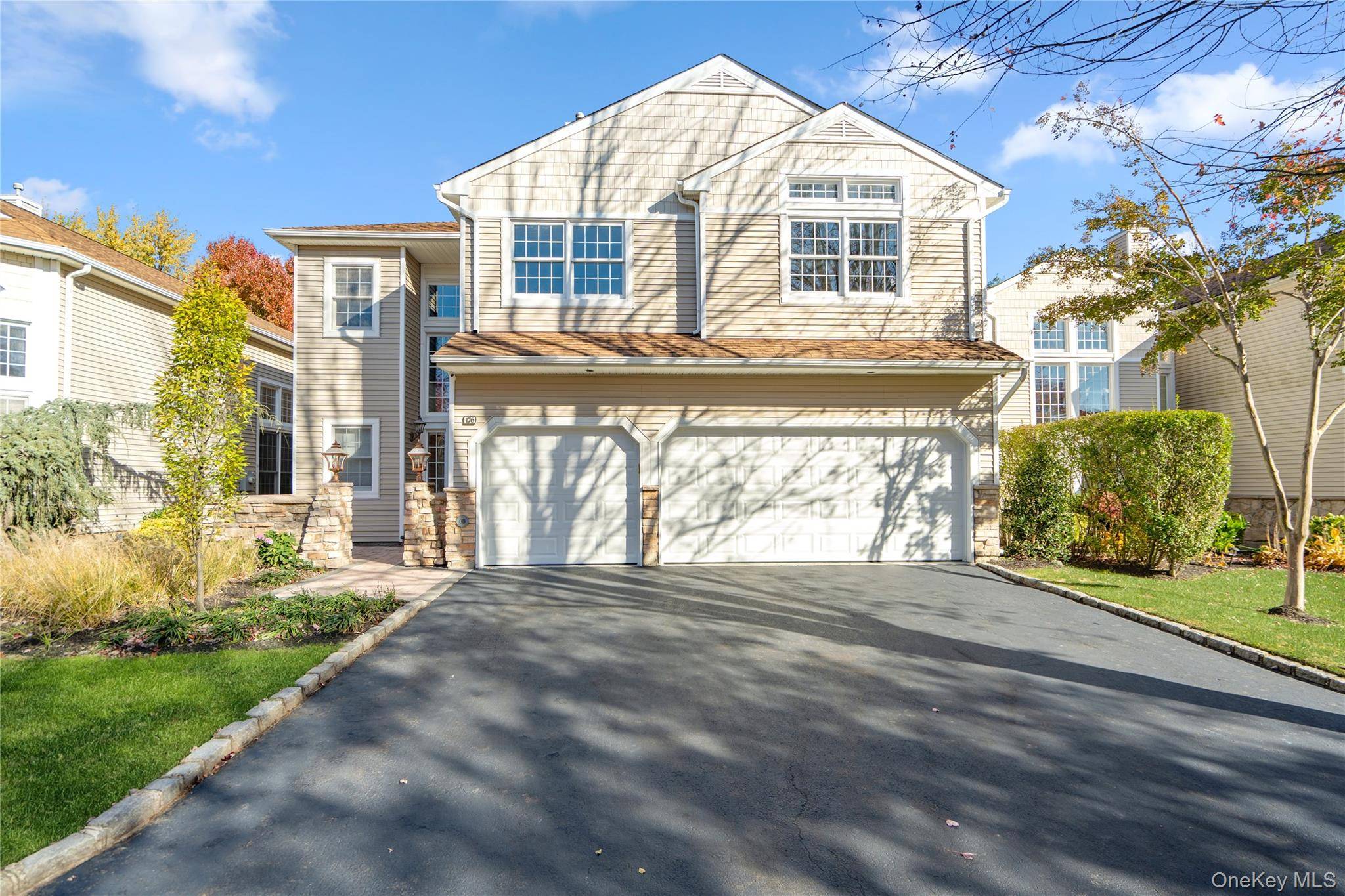 The Hamlet at Olde Oyster Bay is a private gated community which offers country club living with every possible amenity for today's buyers.