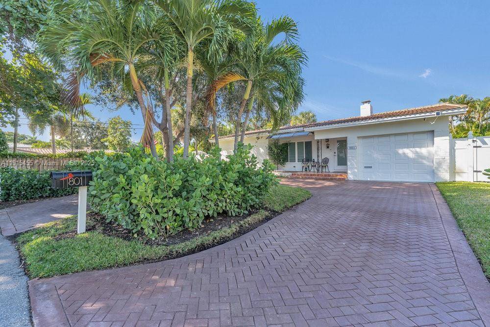 Welcome to an exceptional home offering comfort, style, and unmatched convenience in one of Fort Lauderdale s most desirable neighborhoods, VICTORIA PARK.