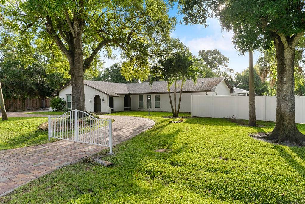 Solar Heated Salt Water Pool This ''Old Florida Style'' 4 bed, 3 bath detached home on.