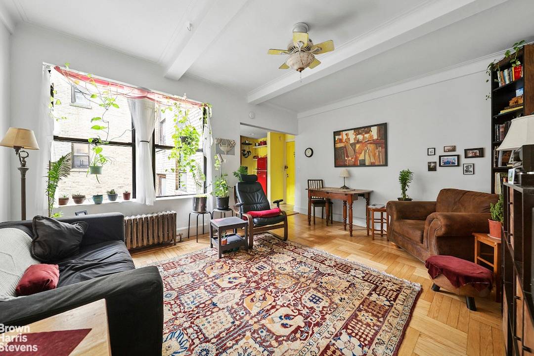 Ideally located near the culturally renowned 92nd Street Y, this bright one bedroom apartment features southern exposures and a fully renovated kitchen.