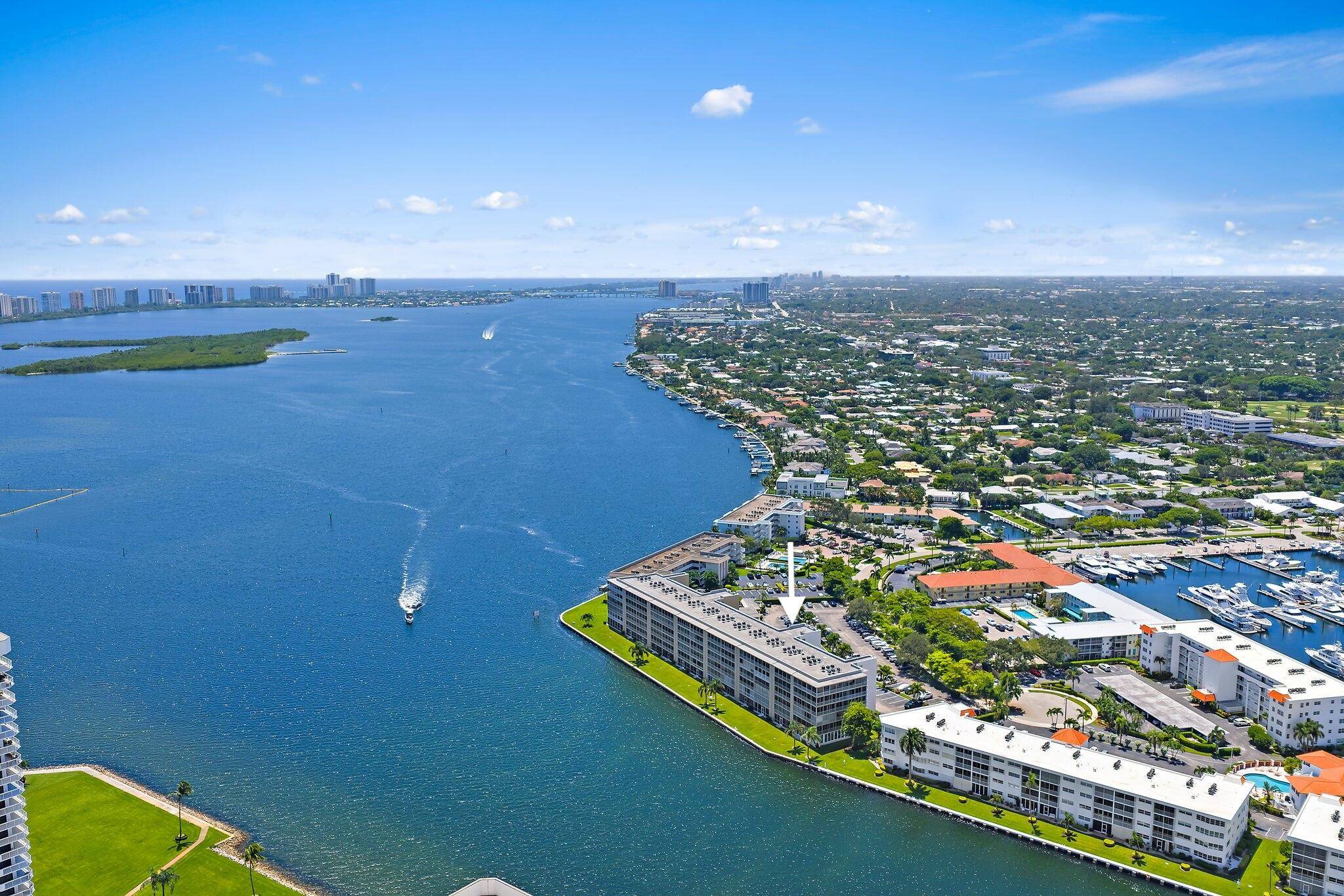 Enjoy spectacular, close up views of the Intracoastal from your large screened and enclosed balcony at Lands End Condo in beautiful North Palm Beach.