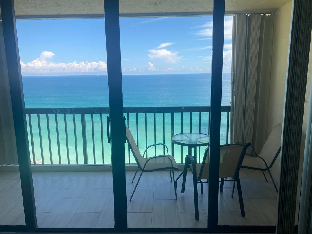 Ocean View from the 15th floor, tile floor throughout, new appliance, King size bed in master bedroom, 2 twins bed in guest bedroom, 65in TV in living room.