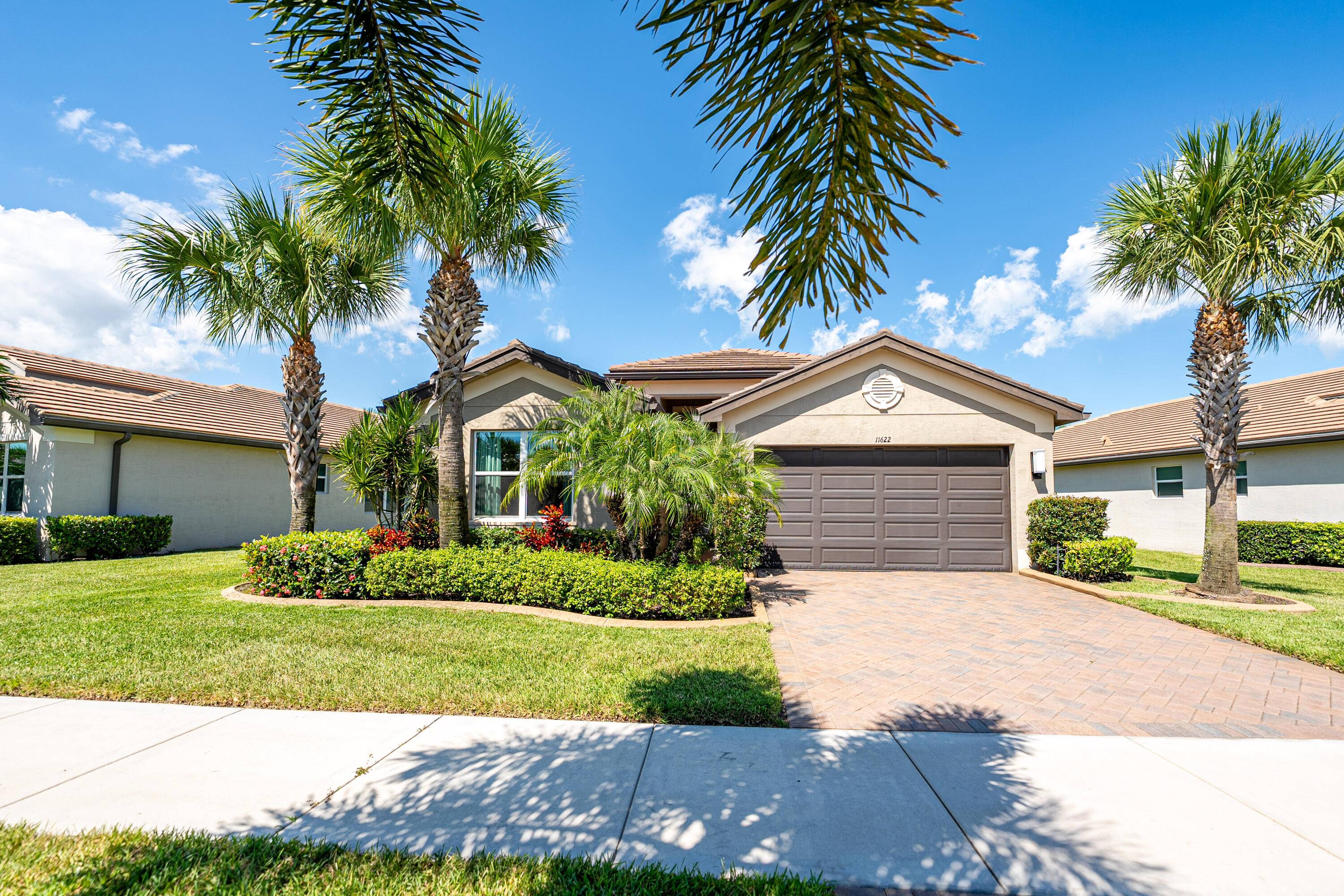 Luxury living in Valencia Cay.