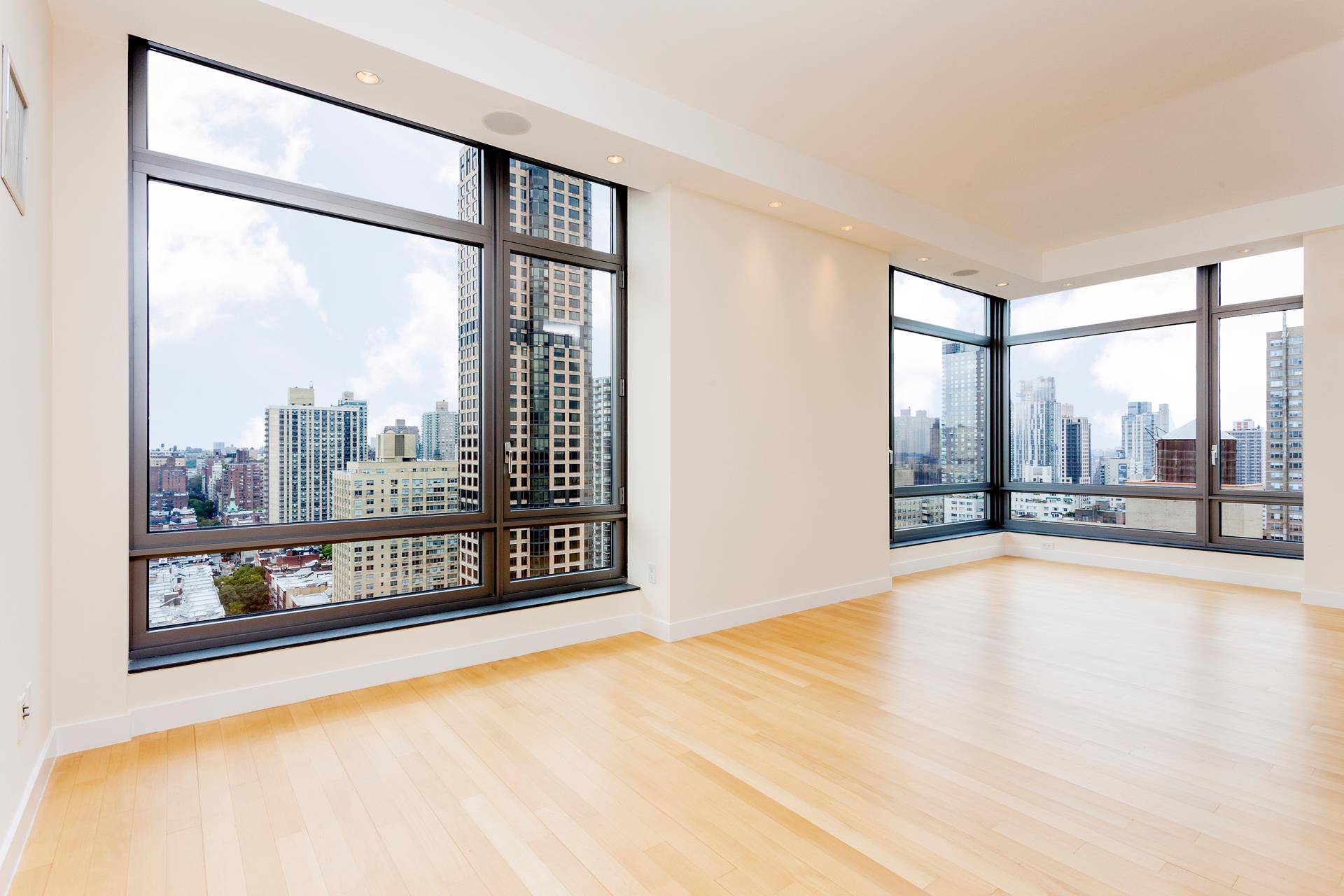 The Cielo at 450 East 83rd Street welcomes Residence 21A, a sprawling luxury home set on a high floor of a prestigious Yorkville property.