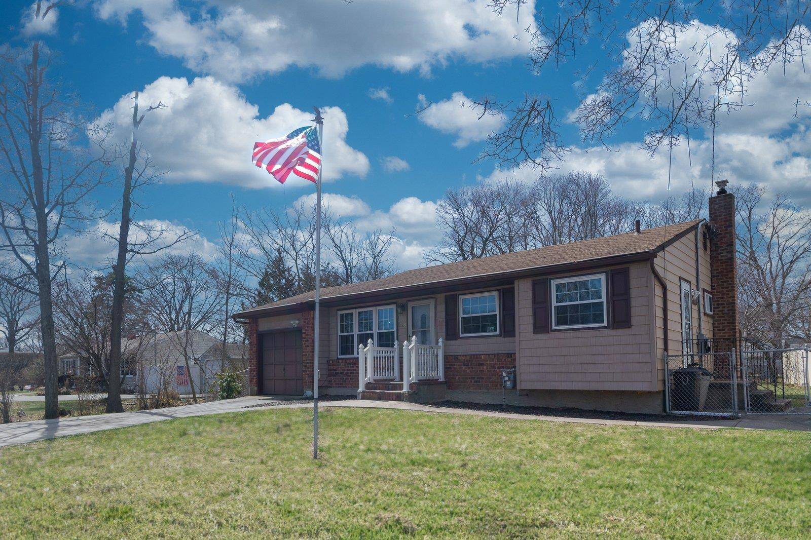 Welcome to this charming Diamond Ranch.