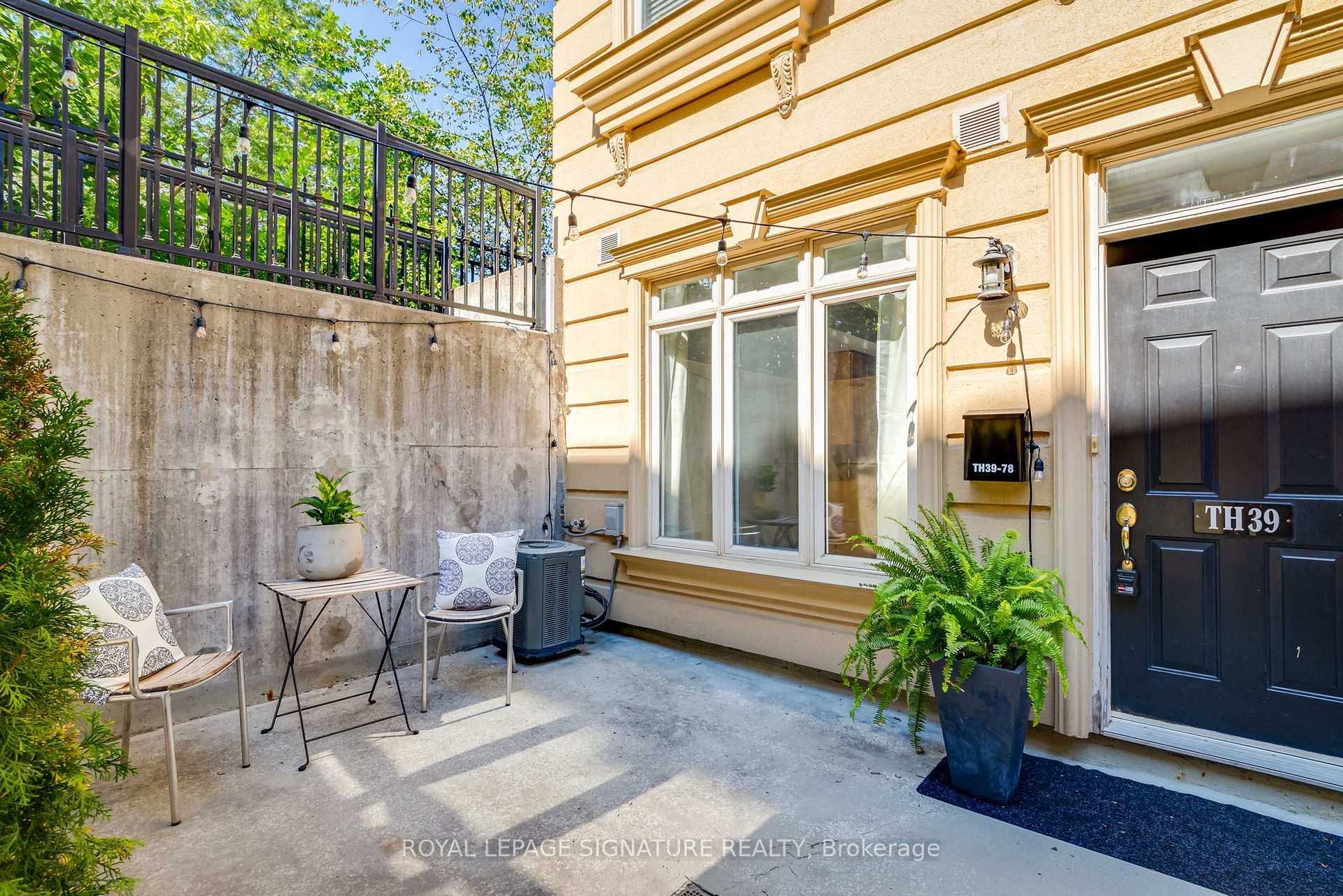 Experience the Best of Both Worlds with this End Unit Bachelor Condo Townhome, Nestled Right Next to the Park !