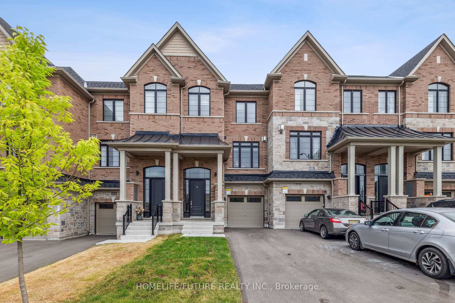 Take A Look At This Elegant Freehold Townhouse In High Demand Whitby Location !