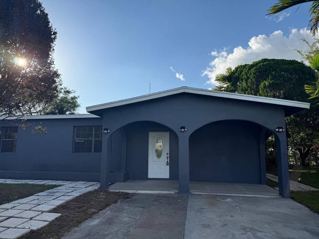 This single family home is a perfect place for your and your family including your parents, in a multi generational floor plan and recently redone with big format porcelain flooring ...