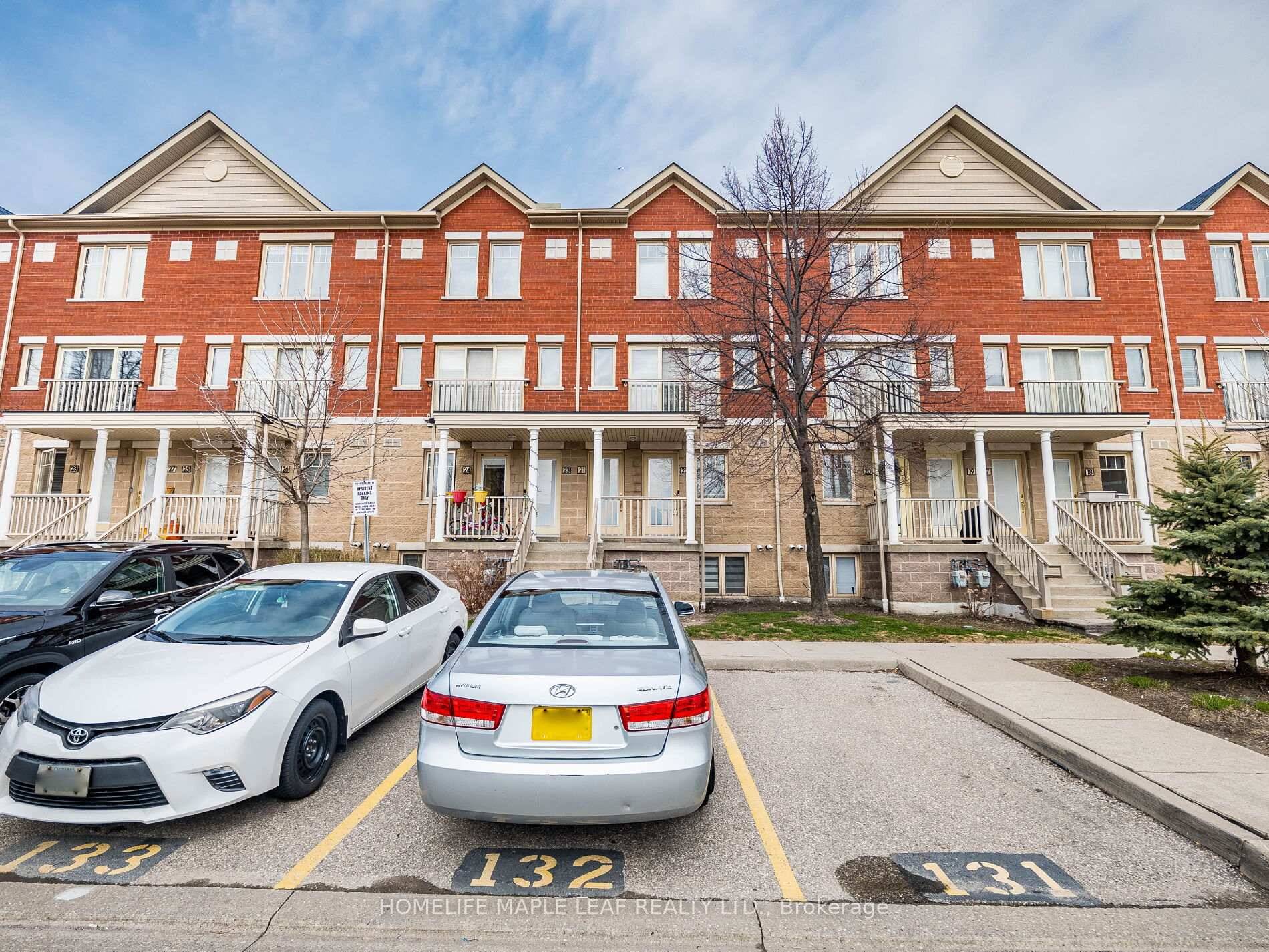 Renovated with new flooring, pot lights, kitchen counter top, freshly painted town house with beautiful 2 bed 2.