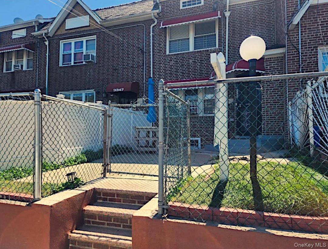 Beautifully maintained home in a sought after Bronx neighborhood !