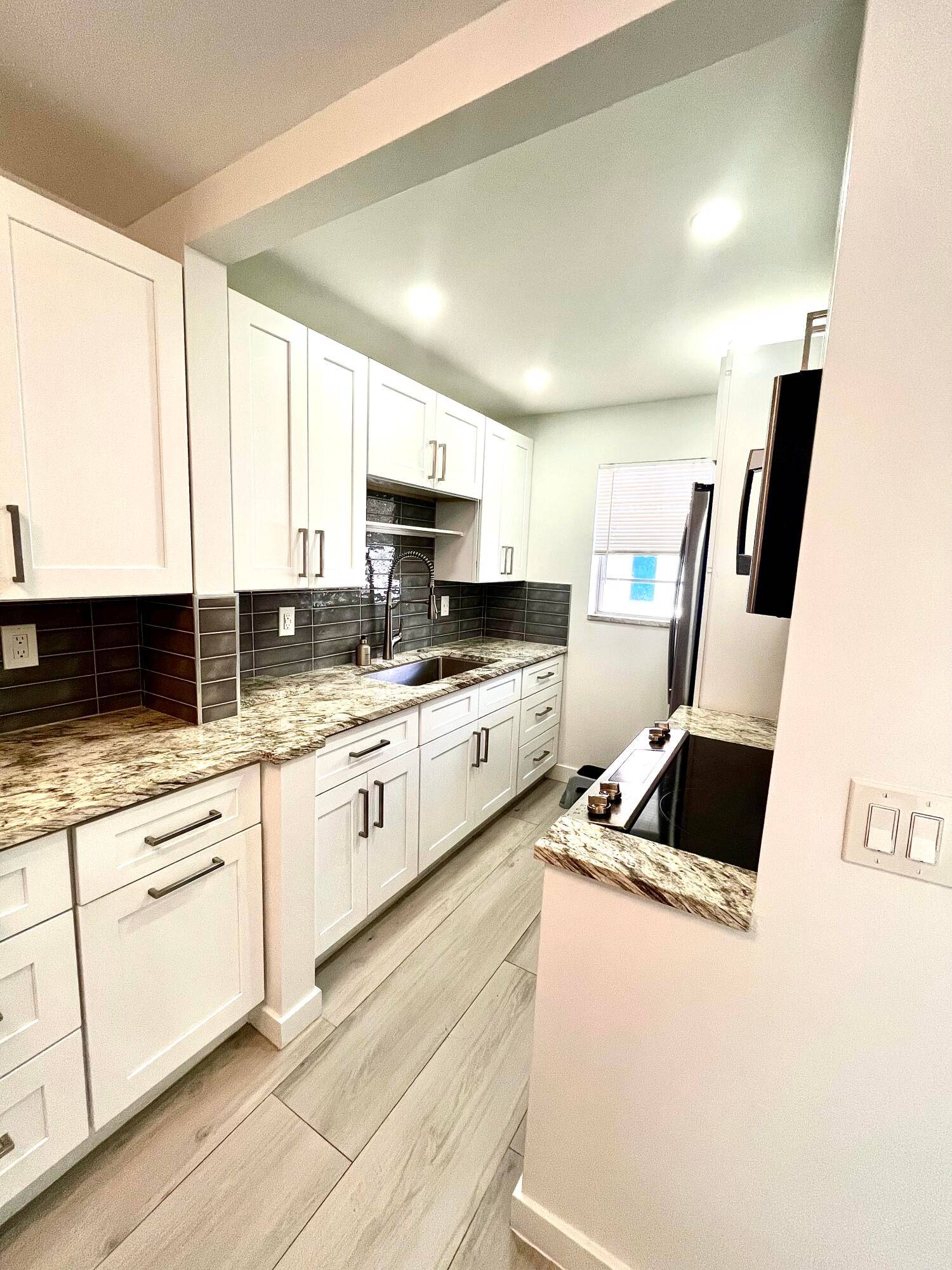 Discover this charming 1 bedroom, 1 bathroom condo in the desirable Harbour Hall community of Boynton Beach.