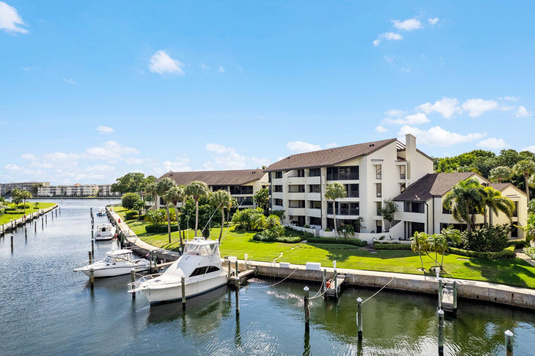 THE LOWEST PRICE IN YEARS ON THIS WATERFRONT TOWNHOME WITH BOAT SLIP FOR A 45 FT BOAT 20 FEET FROM YOUR DOOR.