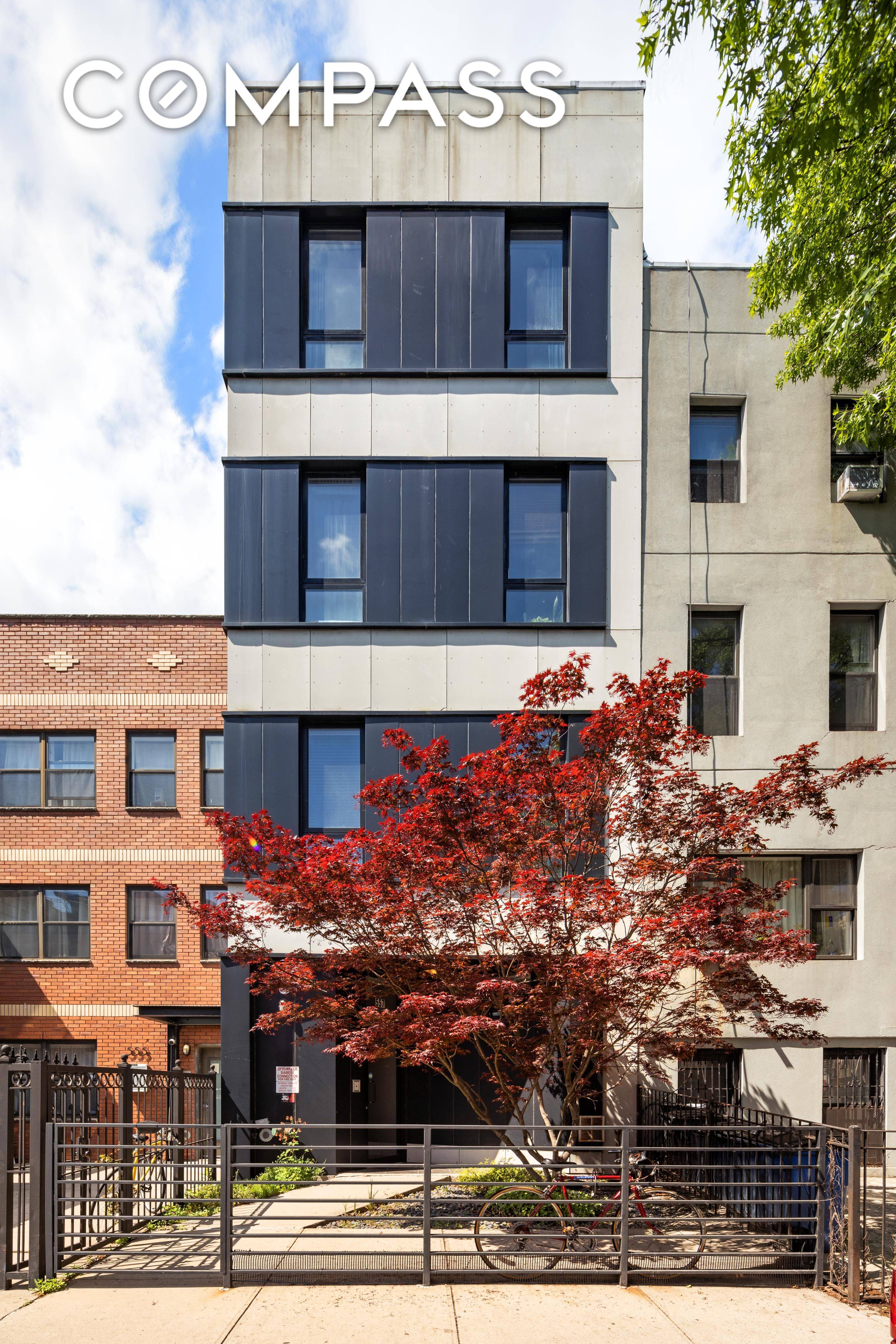 Welcome to penthouse living at 557 Lafayette Ave, a boutique condo located at the cross roads of Clinton Hill and BedStuy.