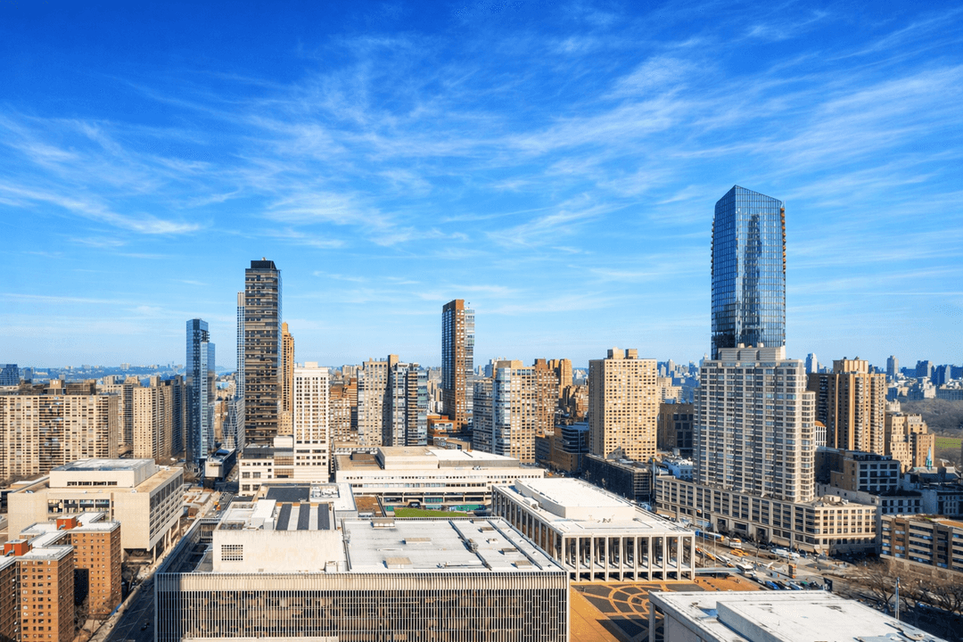 Highest floor studio in the building !