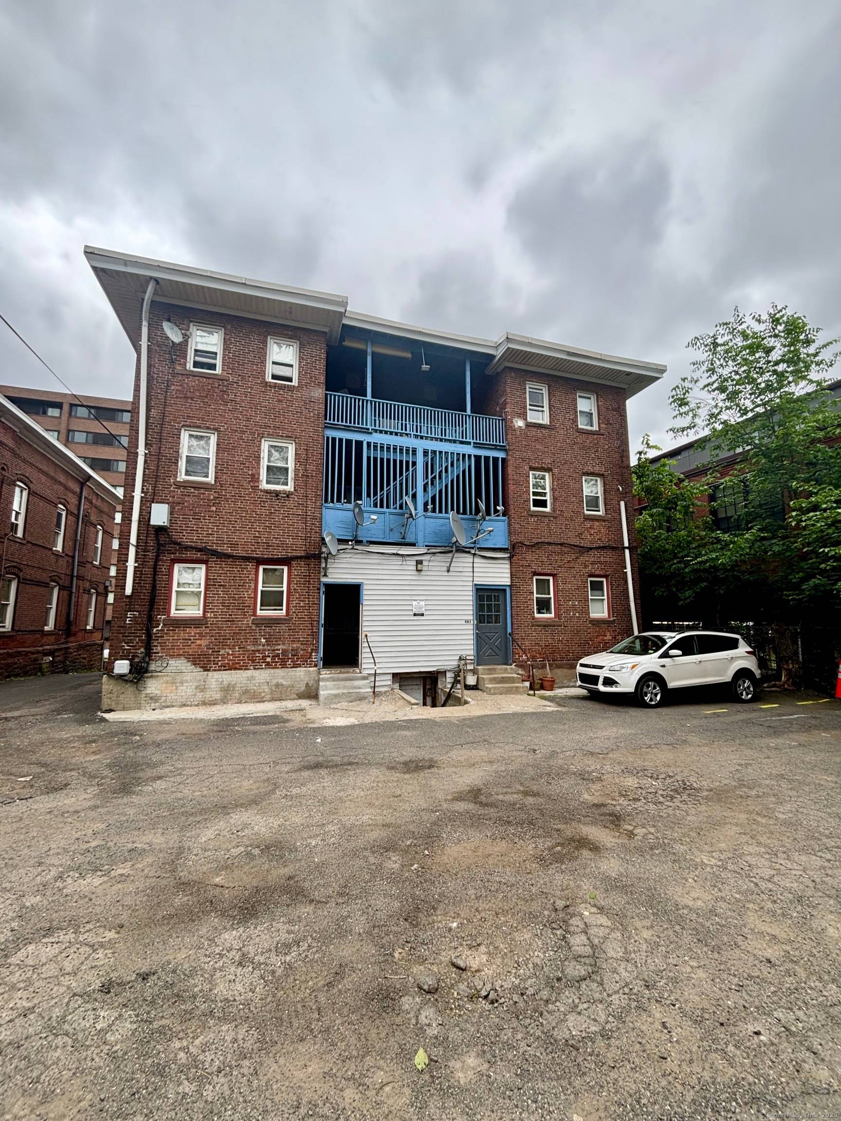 8 CAP ! ! ! Outstanding opportunity to own a fully occupied, income producing 6 unit brick building in one of Hartford's most sought after locations just steps from the ...