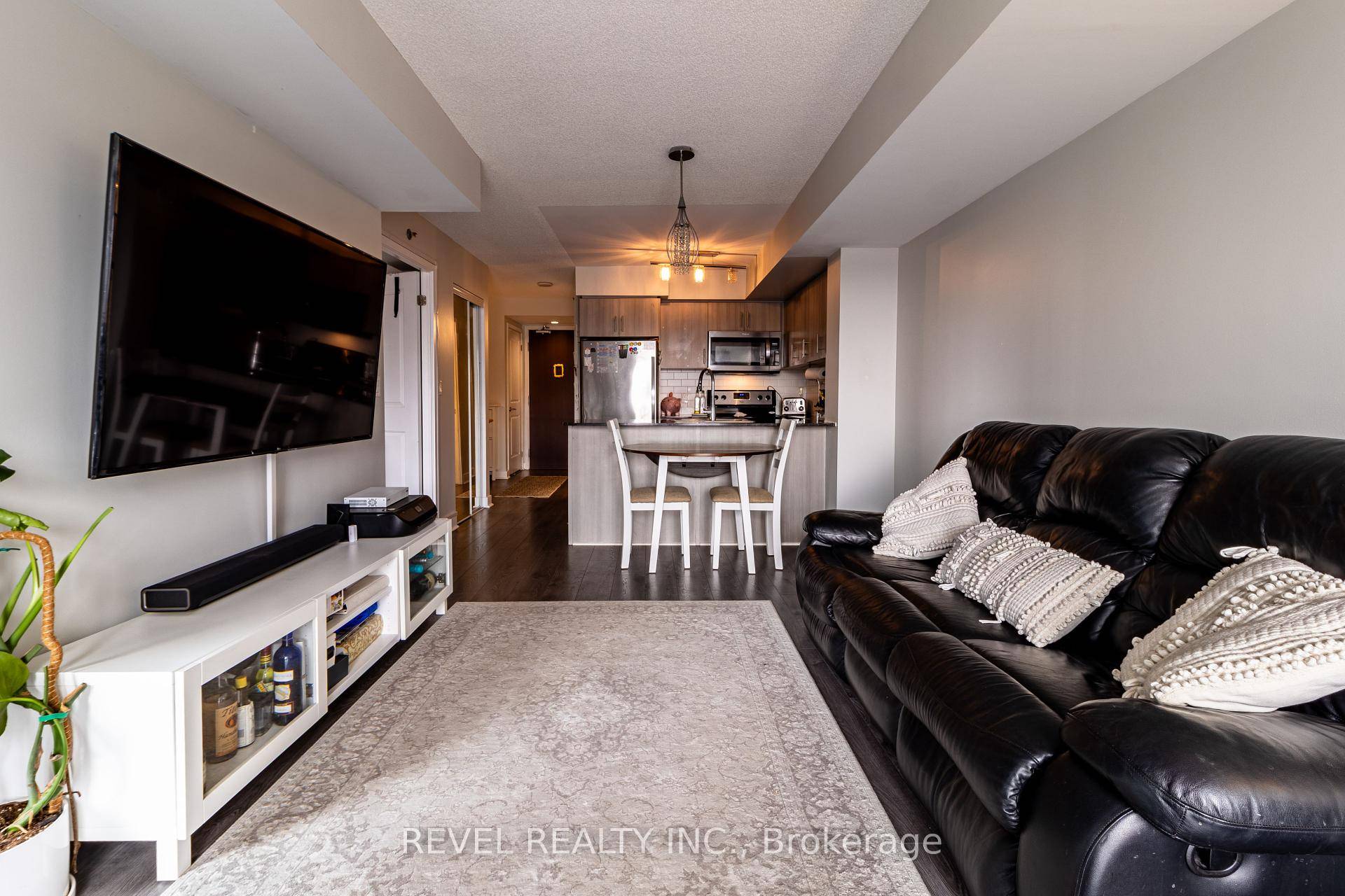 Fully Furnished amp ; Move In Ready !