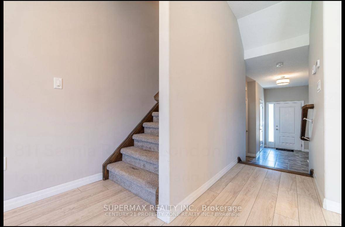 IMPRESSIVE 4 BEDROOM, 3 BATHROOM BACK SPLIT TOWNHOME IN NORTHWEST LONDONNESTLED IN A DESIRABLE NORTHWEST LONDON NEIGHBORHOOD, THIS EXCEPTIONAL 4 BEDROOM, 3 BATHROOM BACK SPLIT TOWNHOME OFFERS BOTH STYLE AND ...