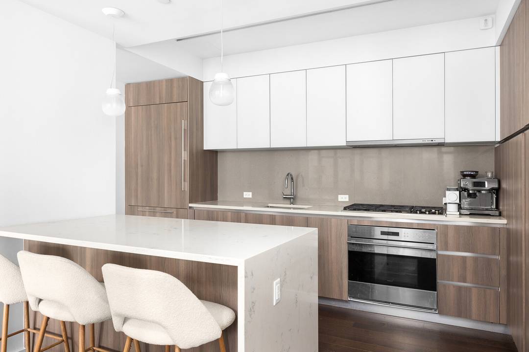 Residence 17A at 591 Third Avenue offers bright, high floor living with sweeping city views framed by oversized windows.