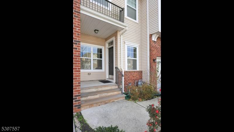 3 bedroom, 2. 5 bathroom Luxury Townhouse in pristine condition in the desirable Summerfield Development.